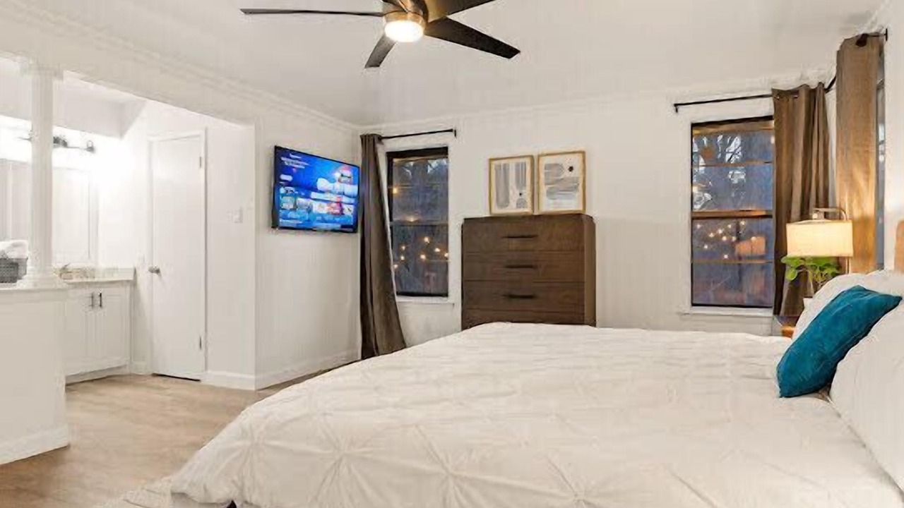 Photo of Bedroom in Oak Cliff