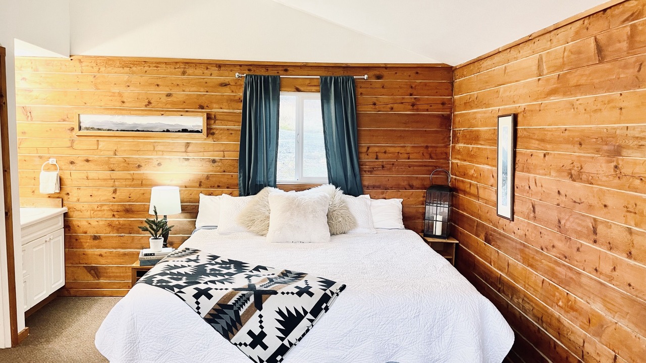 Photo of Bedroom in Kachemak