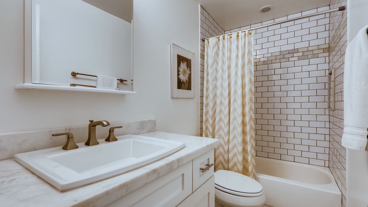 Photo of Bathroom in Continental Villas