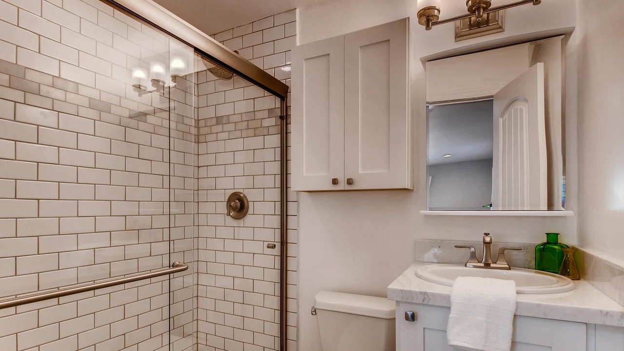 Photo of Bathroom in Continental Villas