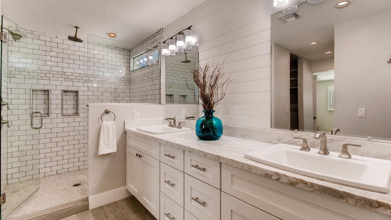 Photo of Bathroom in Continental Villas
