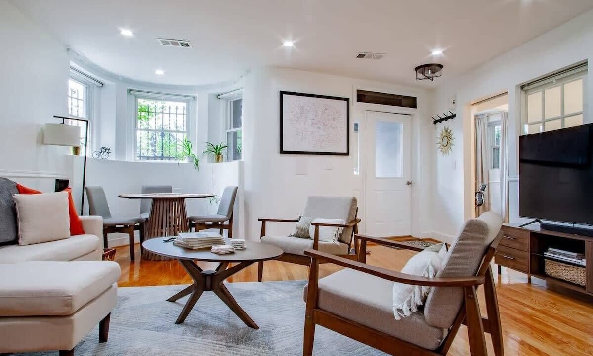 Photo of Livingroom in Truxton Circle
