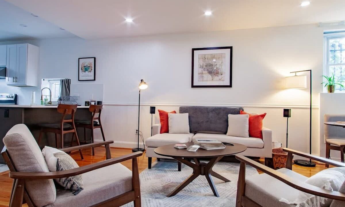 Photo of Livingroom in Truxton Circle
