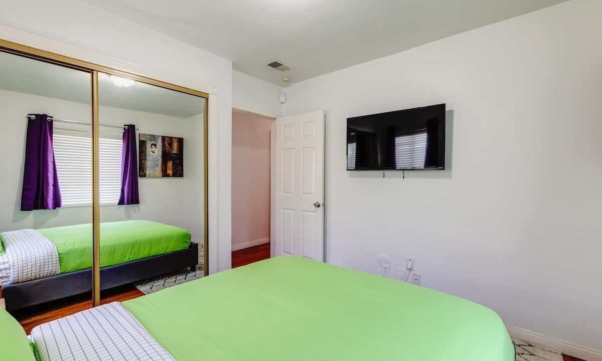 Photo of Bedroom in Reseda