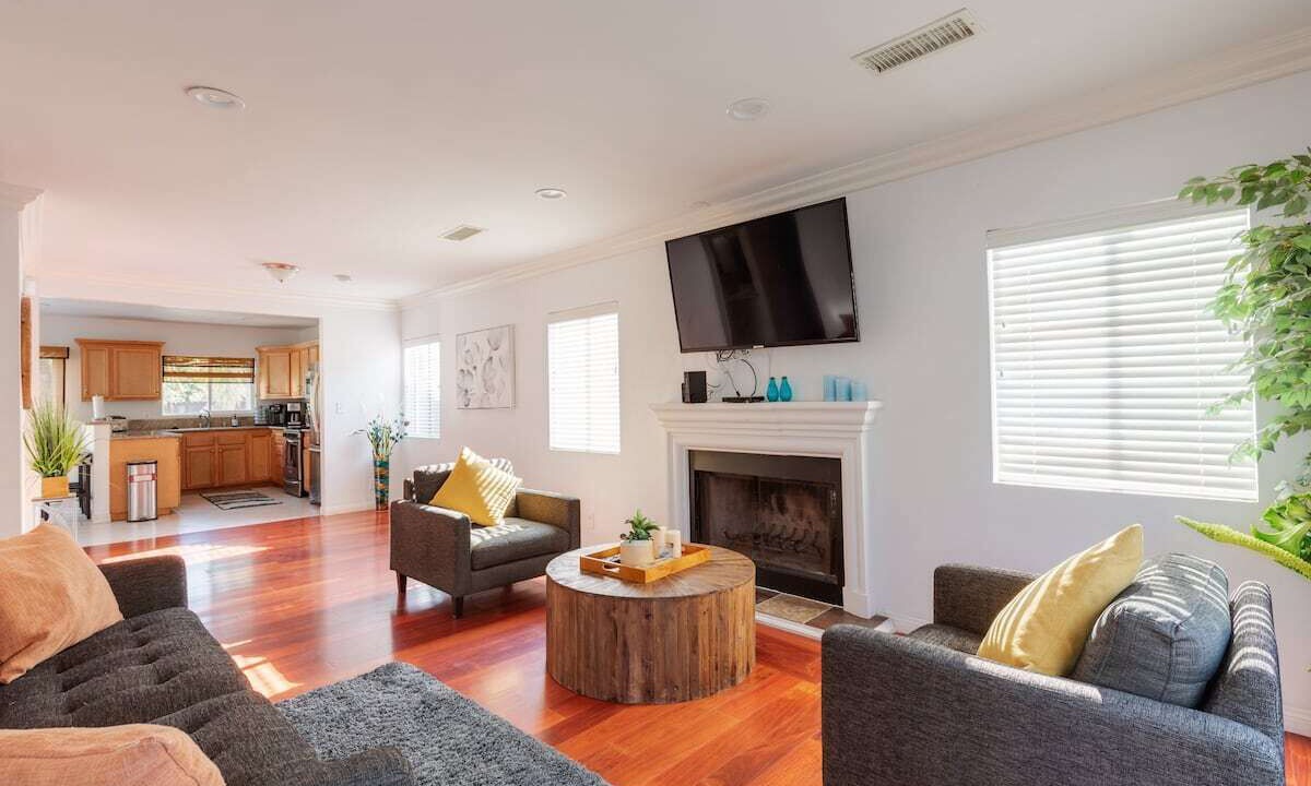 Photo of Livingroom in Reseda