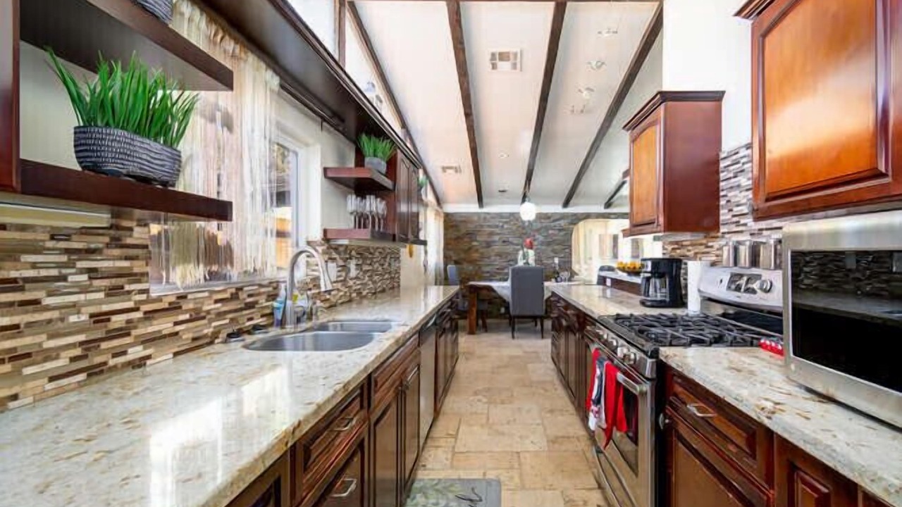 Photo of Kitchen in Woodland Hills
