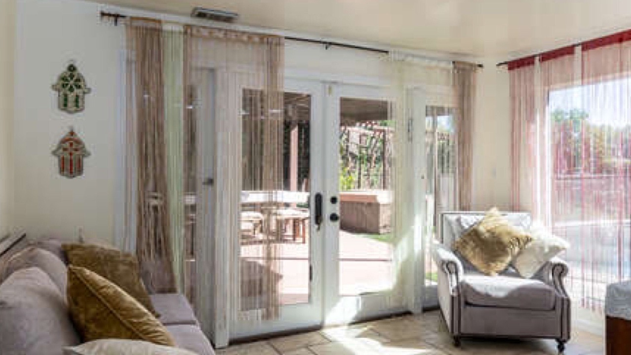 Photo of Livingroom in Woodland Hills