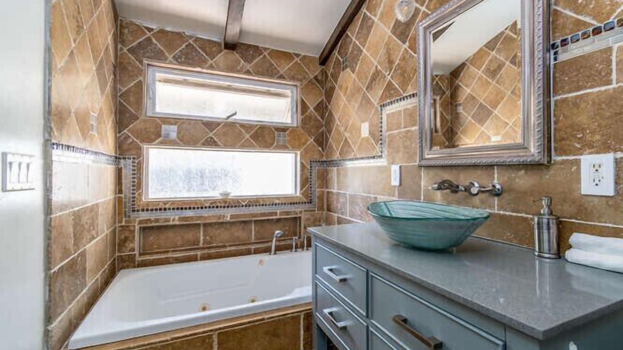 Photo of Bathroom in Woodland Hills