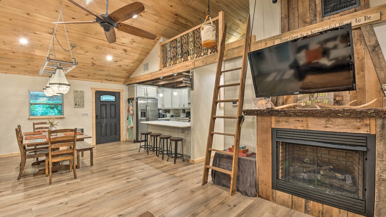 Photo of Bedroom in Hiawassee