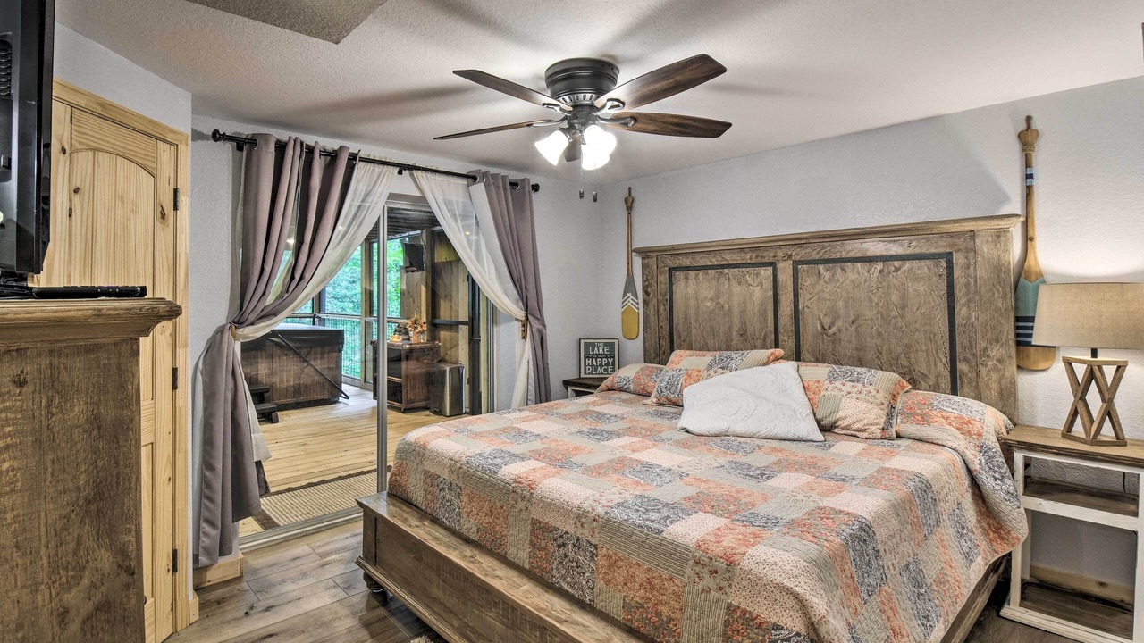 Photo of Bedroom in Hiawassee