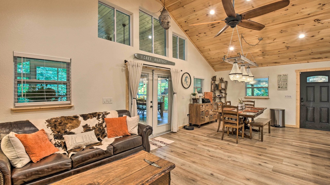 Photo of Bedroom in Hiawassee
