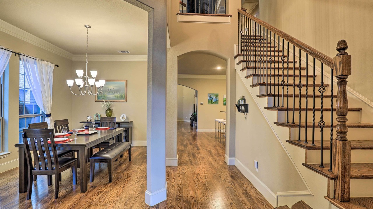 Photo of Livingroom in Las Colinas