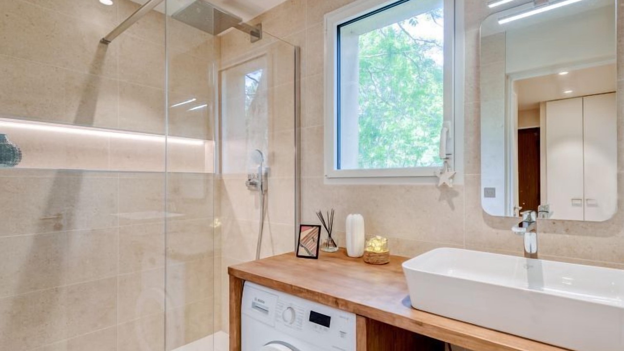 Photo of Bathroom in Carnac