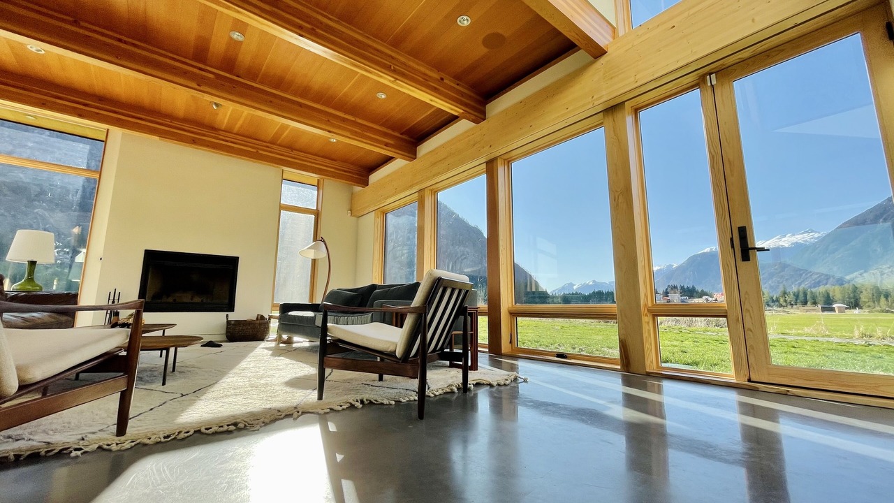Photo of Livingroom in Pemberton Meadows