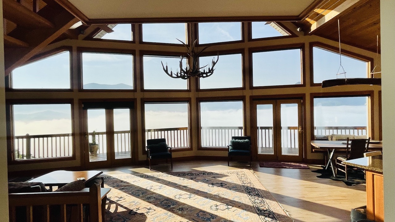 Photo of Livingroom in Hiawassee