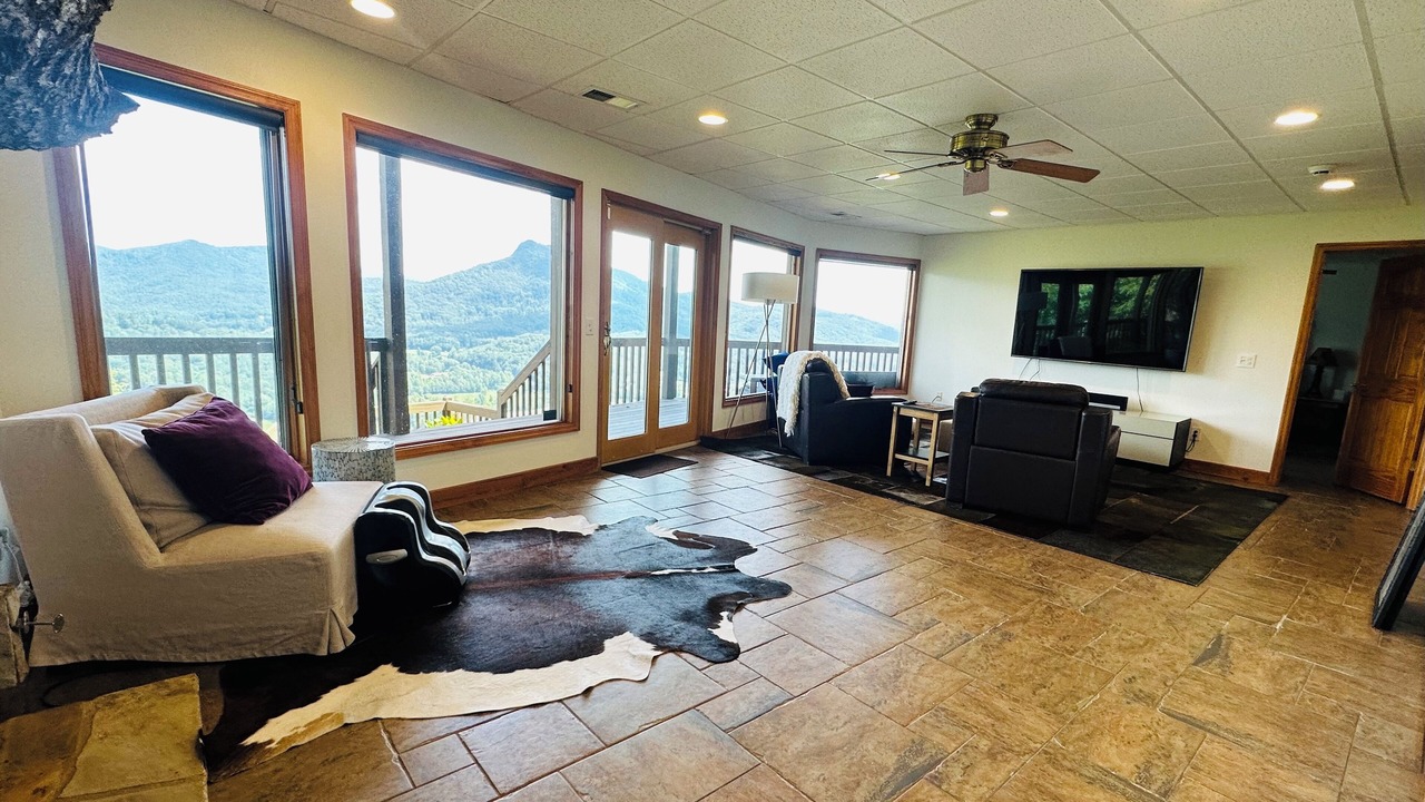 Photo of Bedroom in Hiawassee