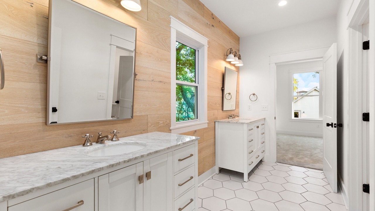 Photo of Bathroom in Shelby Hills