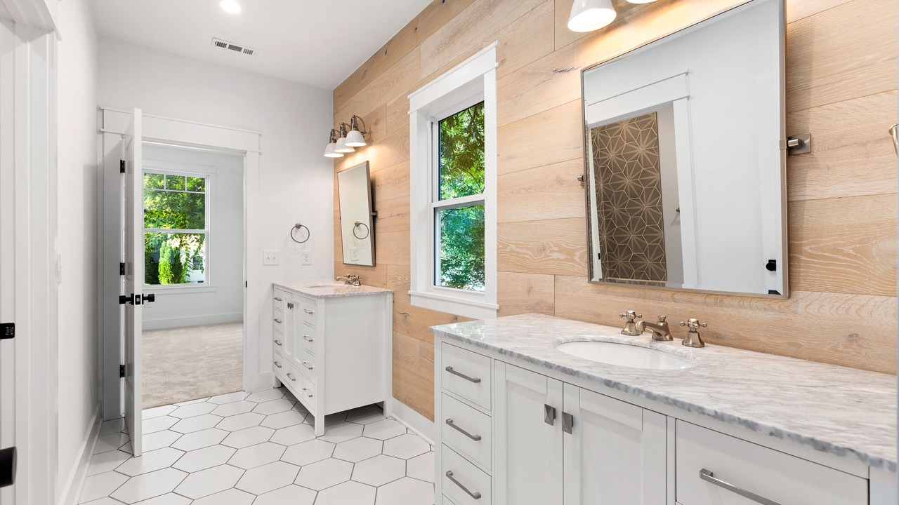 Photo of Bathroom in Shelby Hills