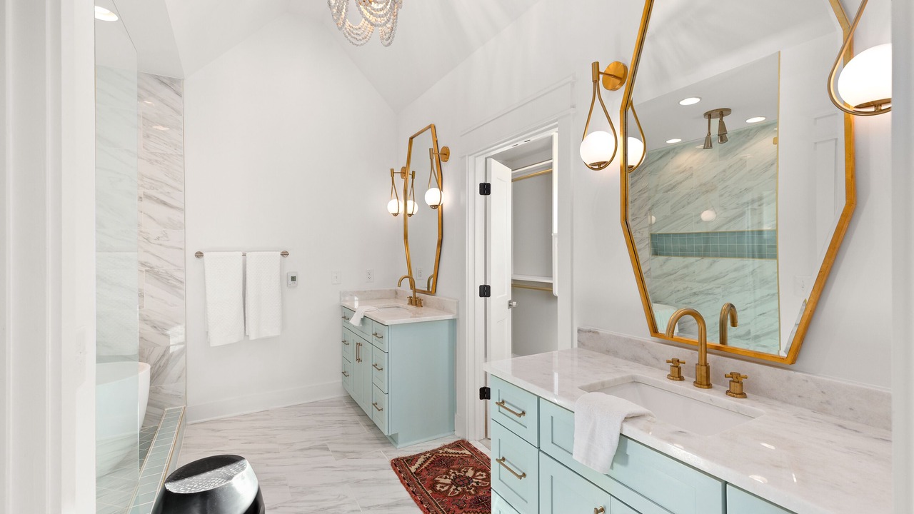 Photo of Bathroom in Shelby Hills