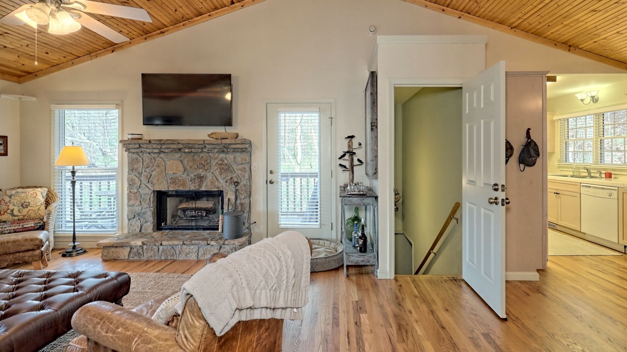 Photo of Bedroom in Screamer Mountain