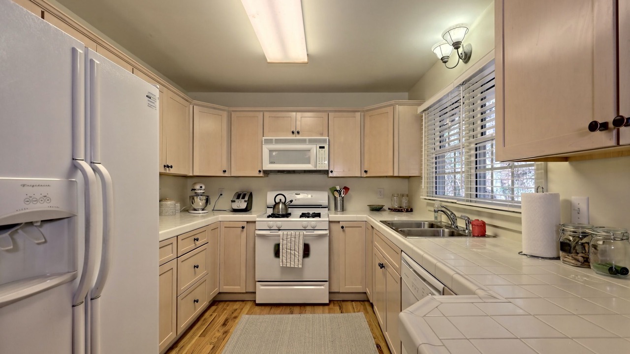 Photo of Kitchen in Screamer Mountain