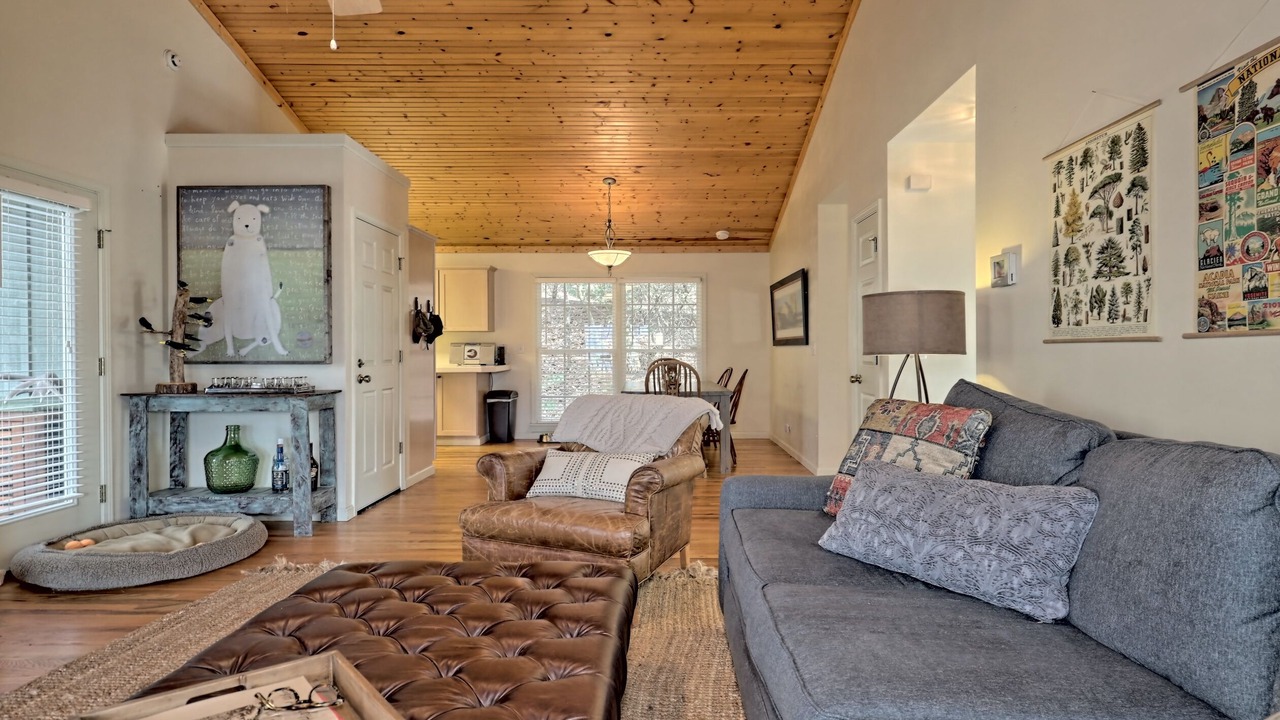 Photo of Bedroom in Screamer Mountain