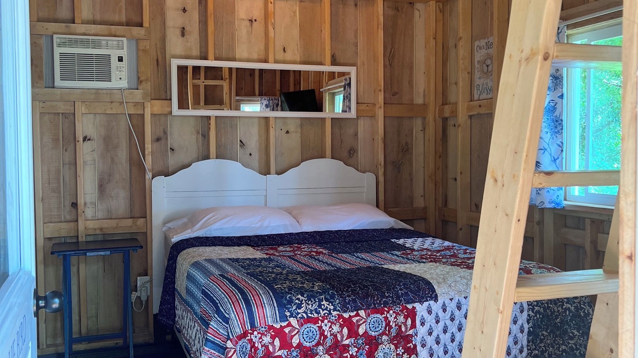 Photo of Bedroom in Gap Mills