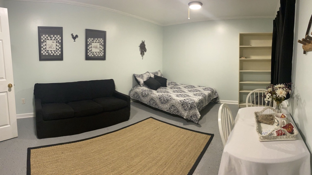 Photo of Livingroom in Clarendon