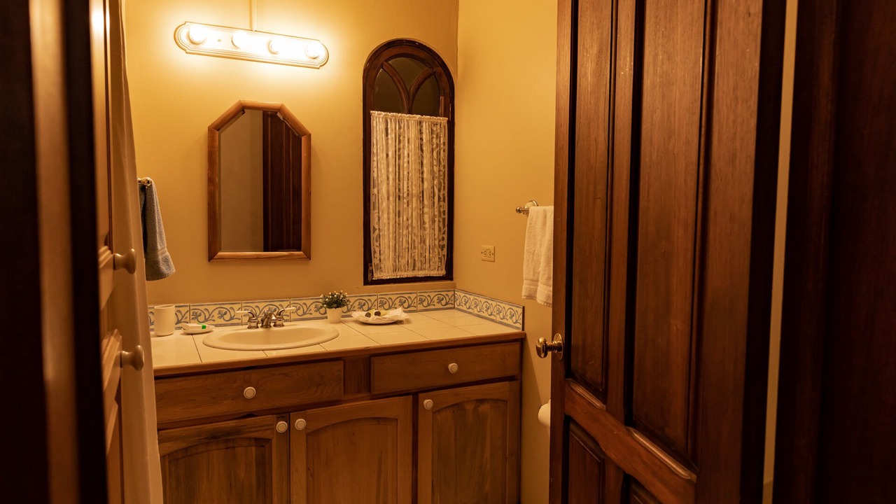 Photo of Bathroom in Roble