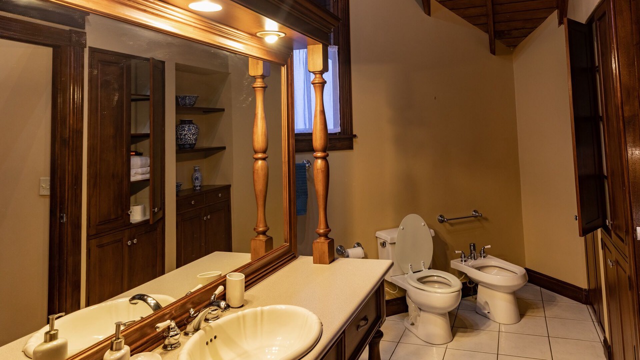 Photo of Bathroom in Roble