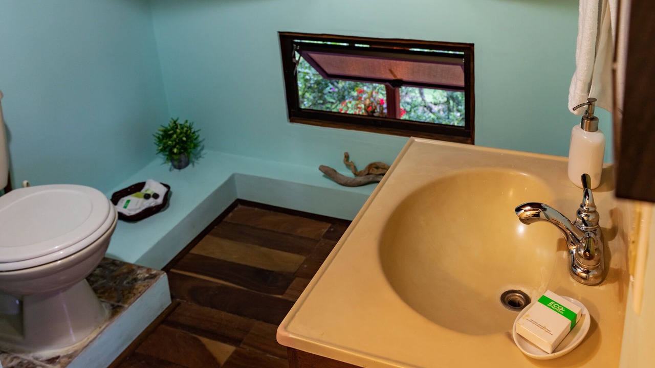 Photo of Bathroom in Roble