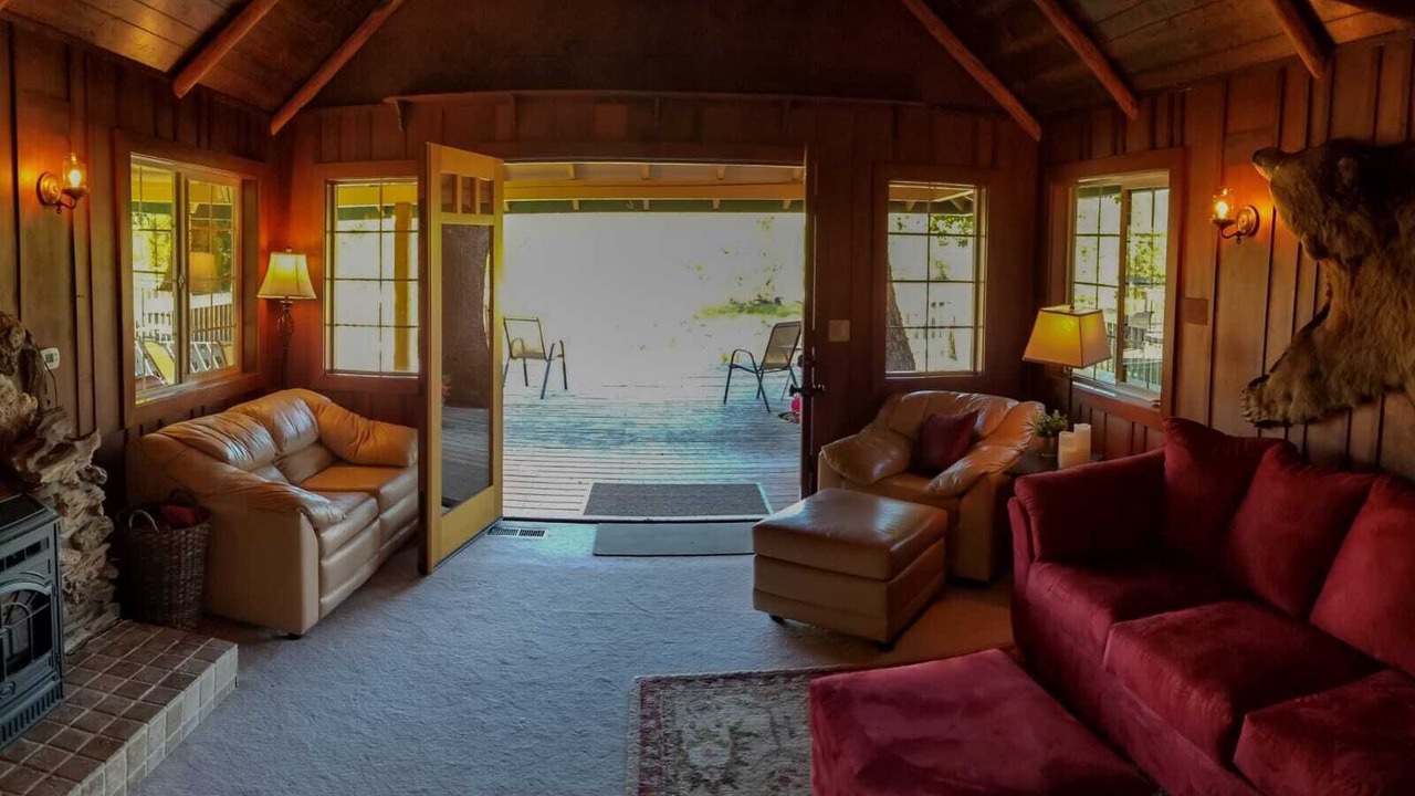 Photo of Bedroom in Eagle Point
