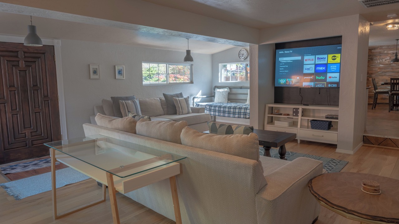 Photo of Livingroom in West University