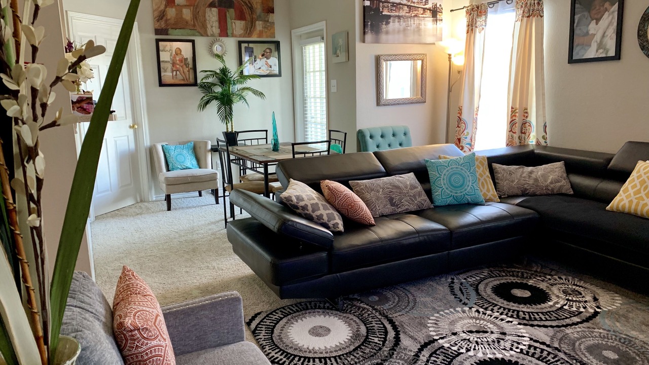 Photo of Livingroom in Cantonments