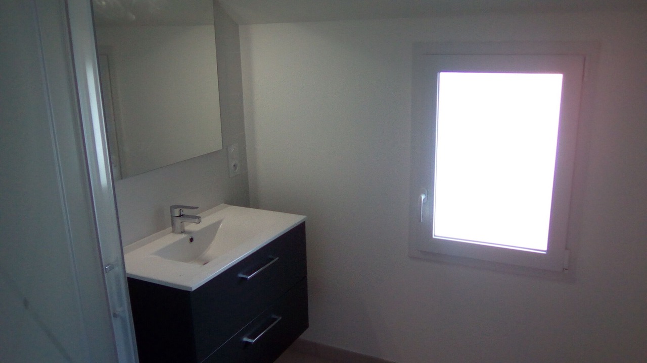 Photo of Bathroom in Cast