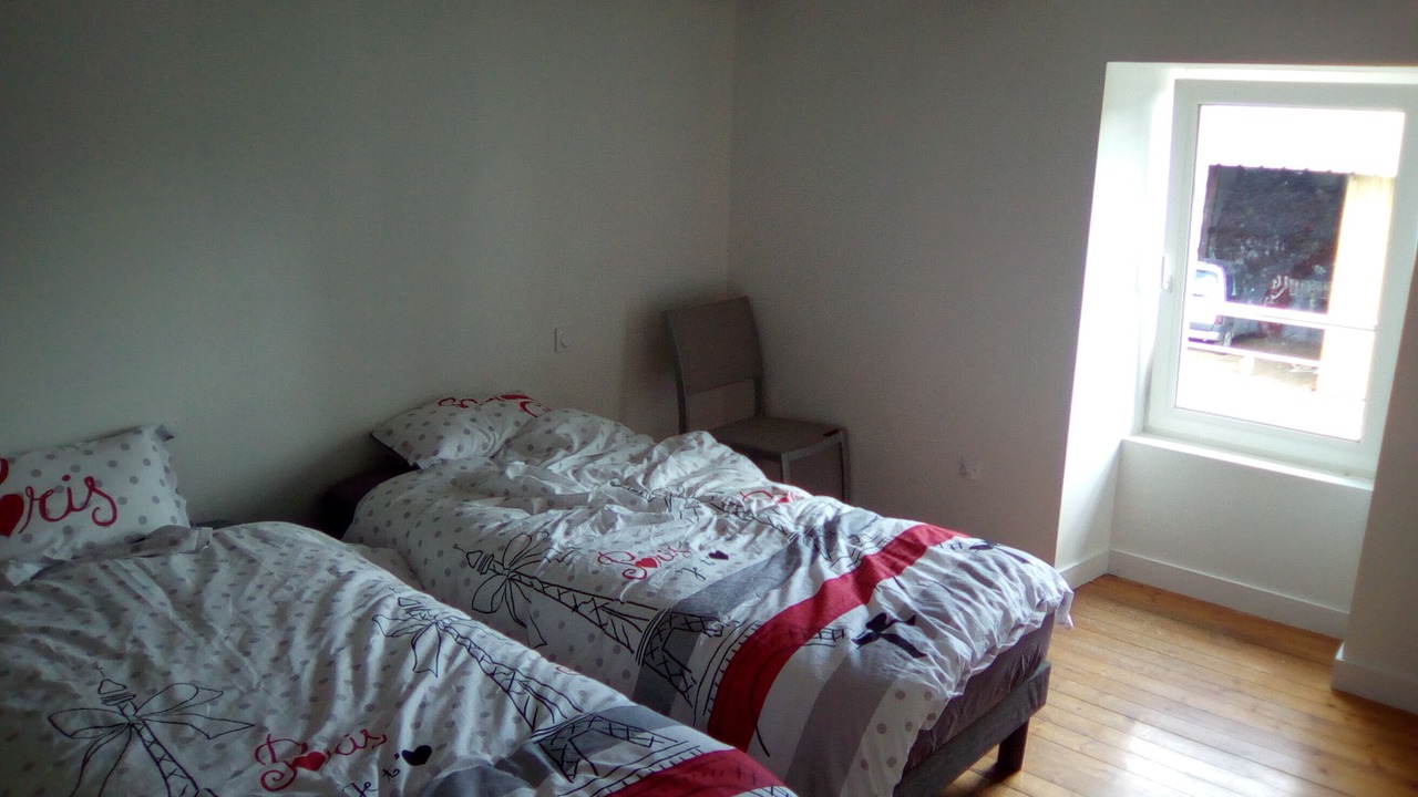 Photo of Bedroom in Cast