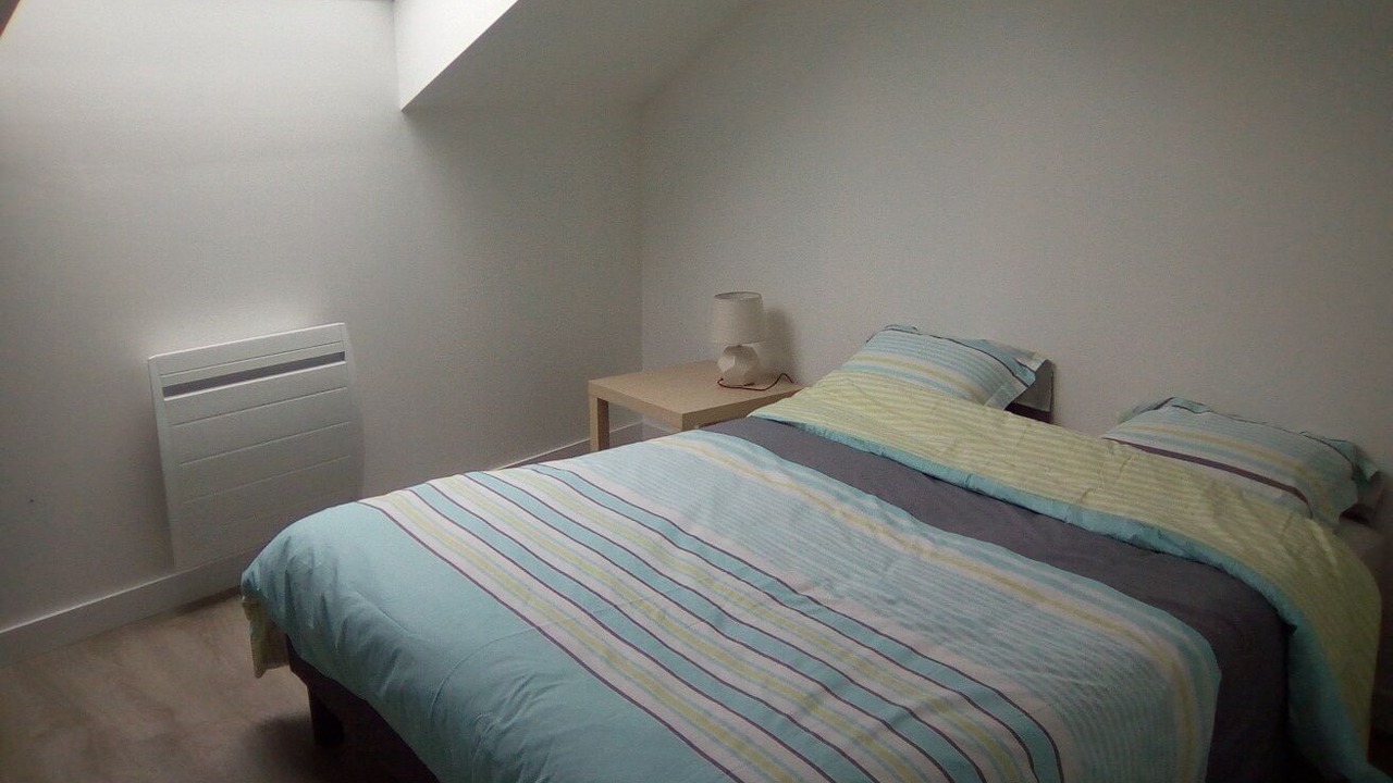Photo of Bedroom in Cast