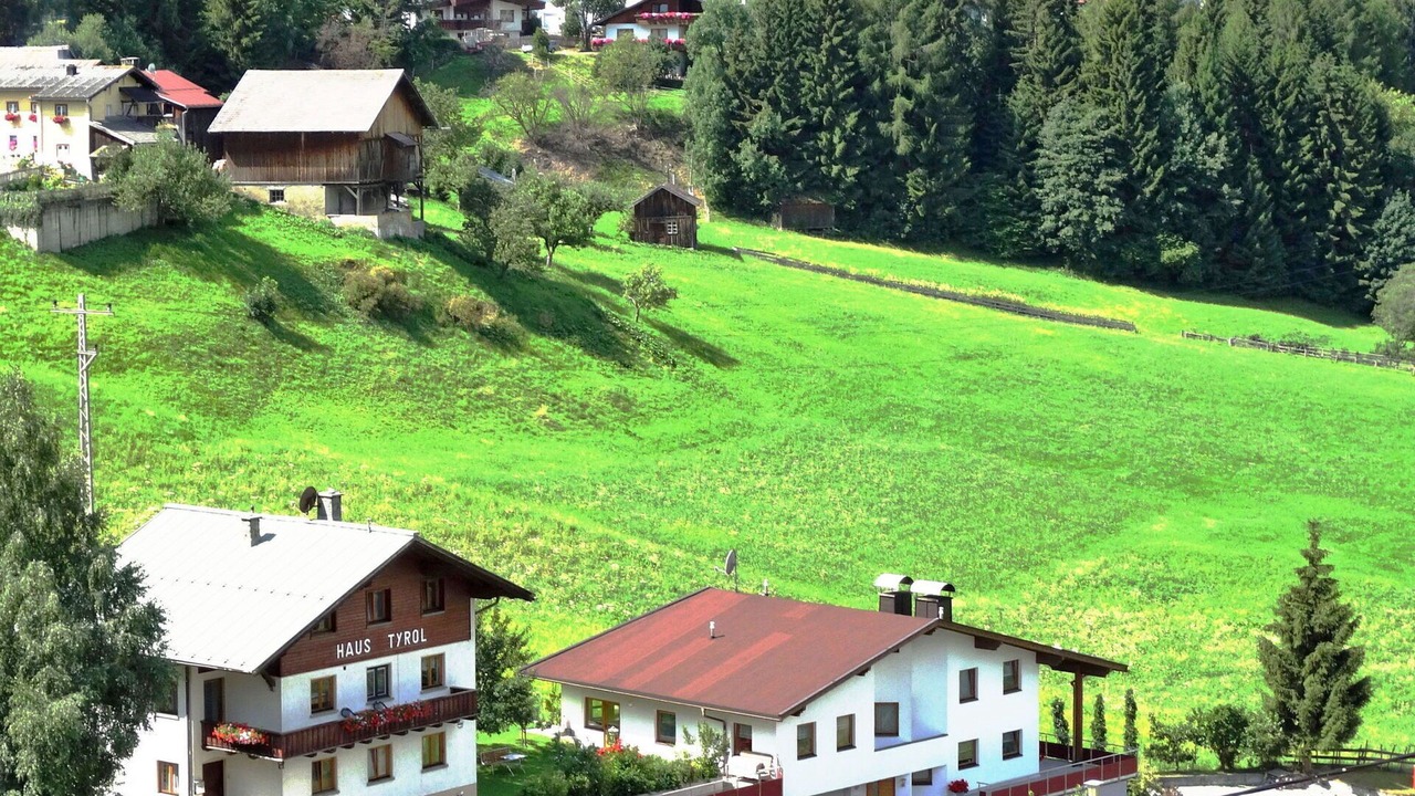 Photo of Others in Pians