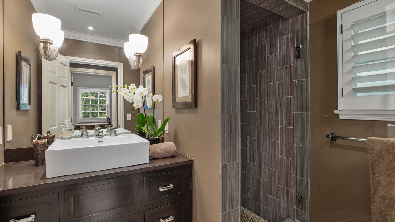 Photo of Bathroom in Toluca Lake