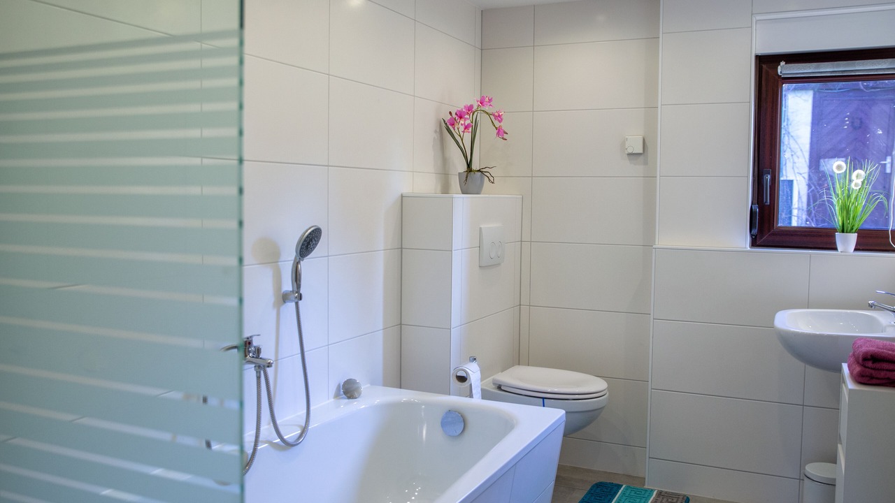 Photo of Bathroom in Densow