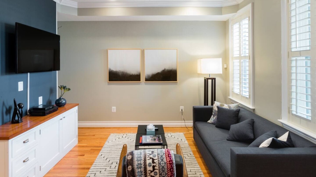 Photo of Livingroom in Near Northeast
