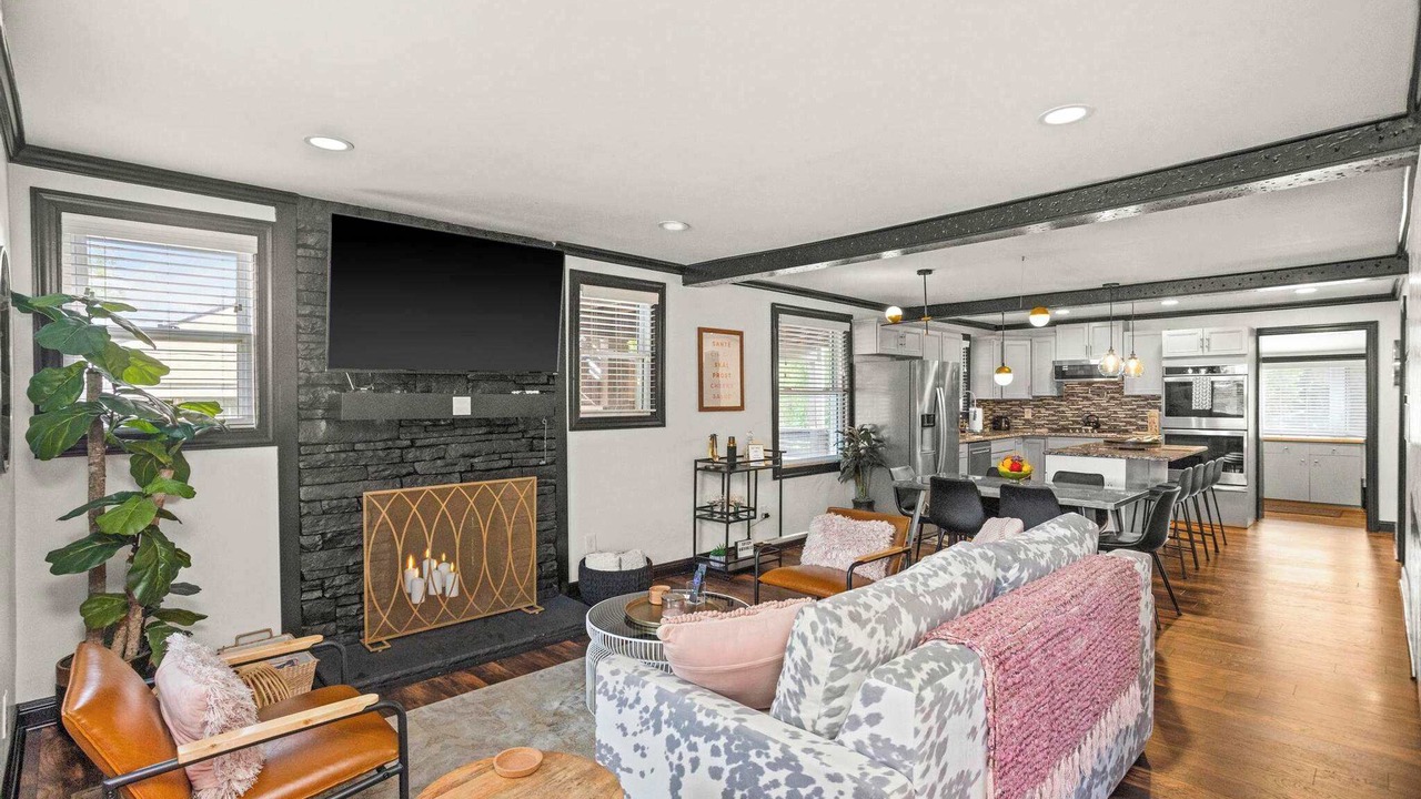 Photo of Bedroom in Inglewood