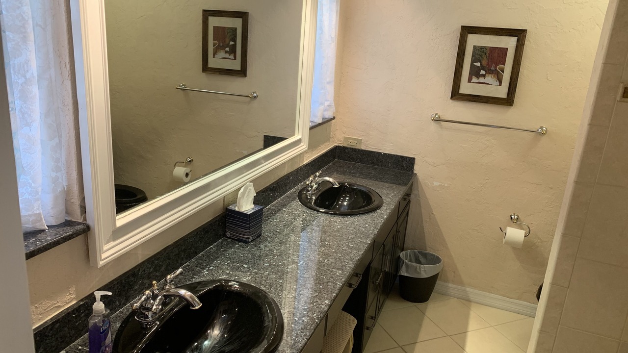 Photo of Bathroom in Marathon