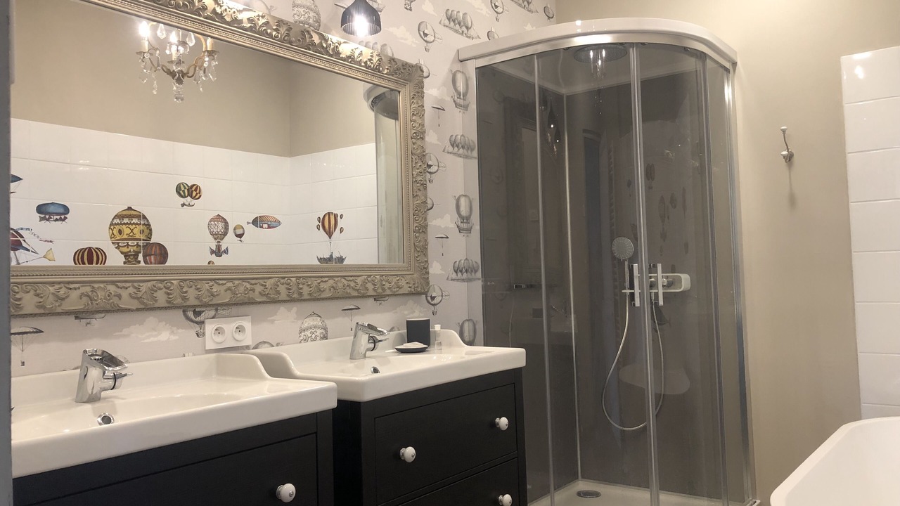 Photo of Bathroom in Falaise