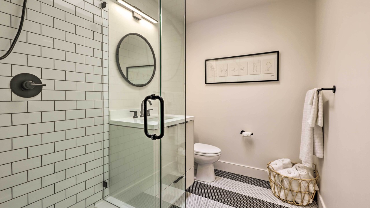 Photo of Bathroom in Linfield Oaks
