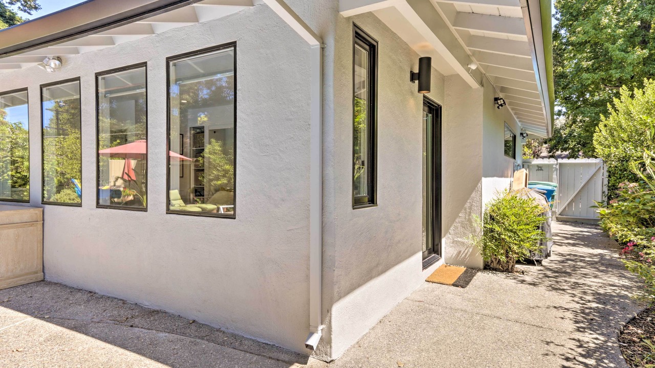 Photo of Outdoor in Linfield Oaks