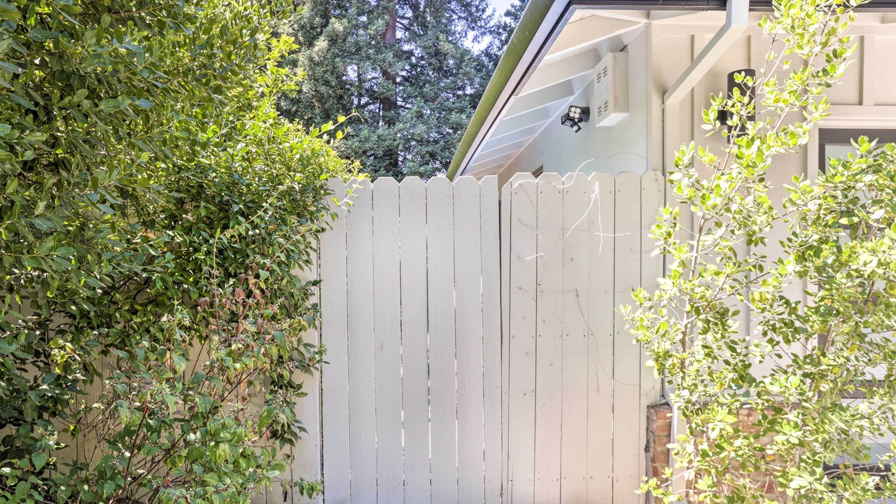 Photo of Outdoor in Linfield Oaks