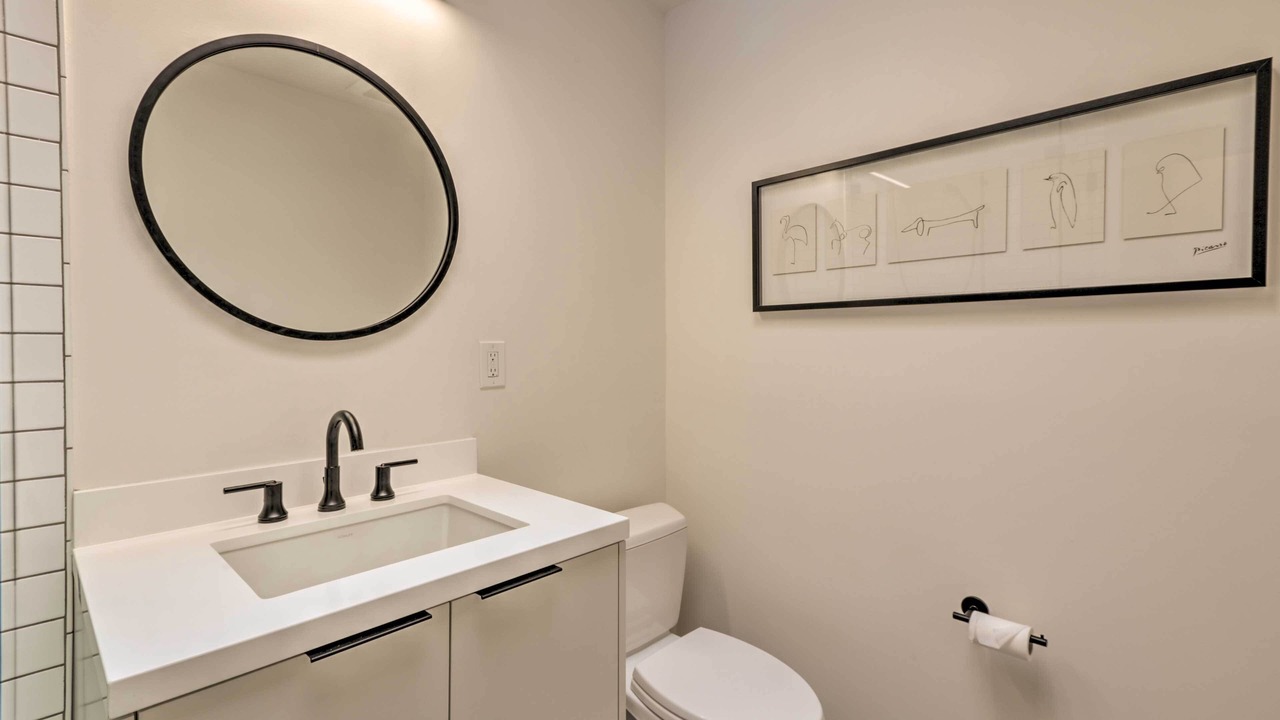 Photo of Bathroom in Linfield Oaks