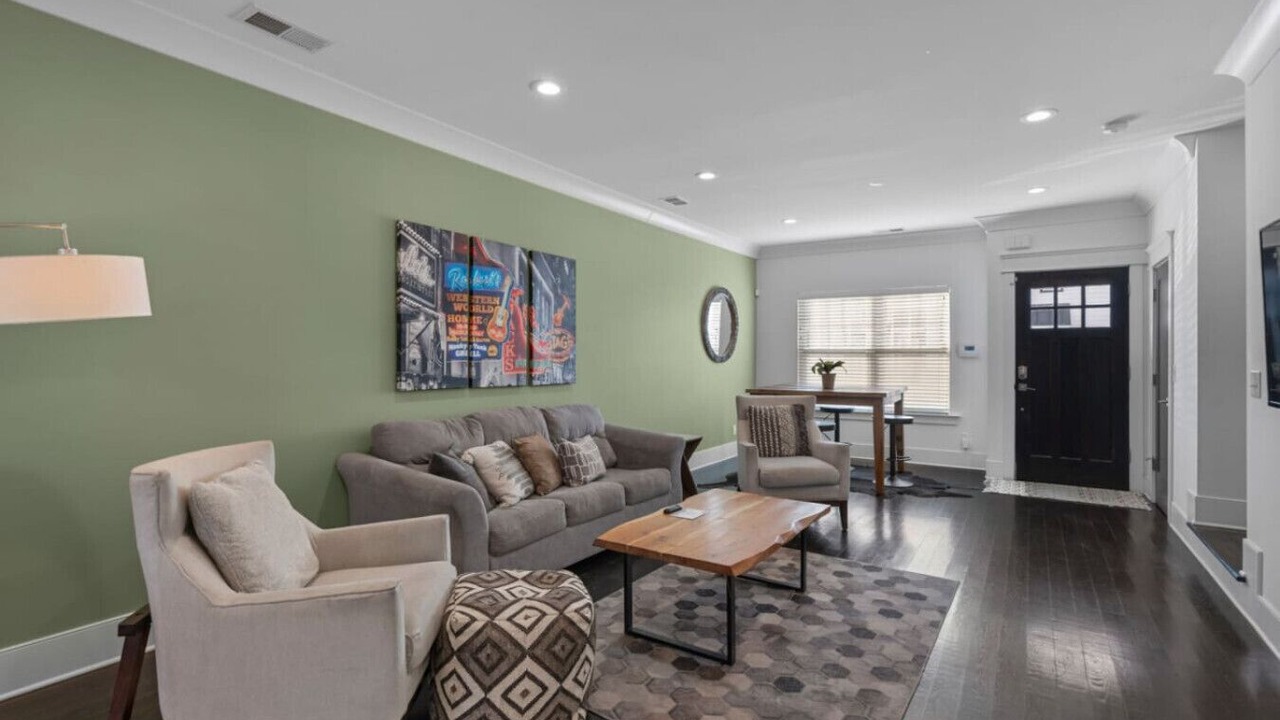 Photo of Livingroom in Charlotte Park
