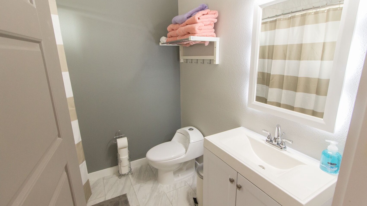 Photo of Bathroom in Central Arlington